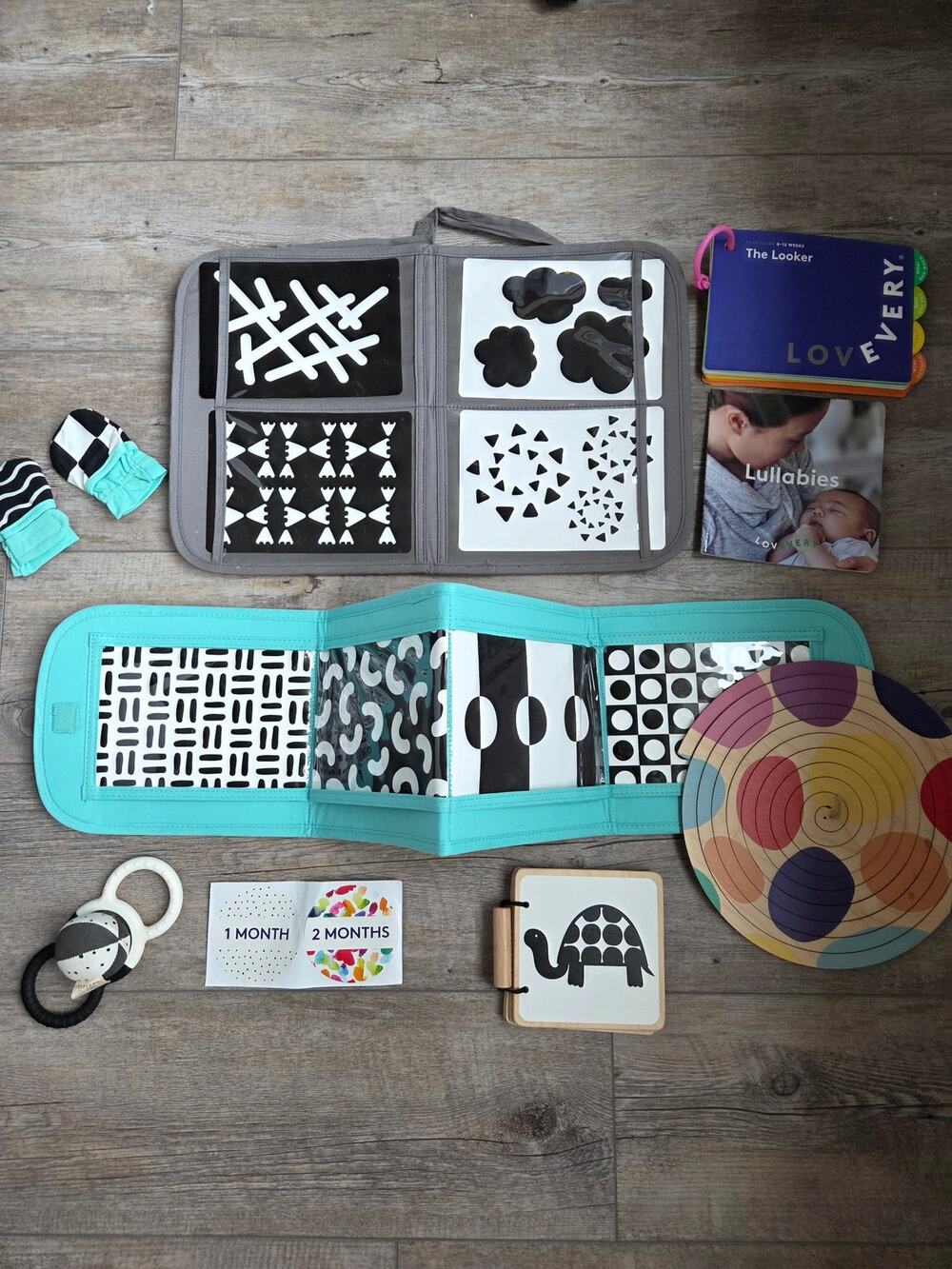 Lovevery The Looker Play Kit 0-12 Weeks High Contrast Baby Toys